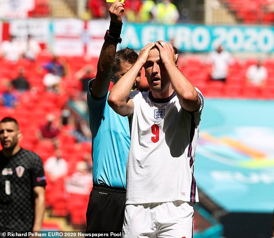 Harry Kane England Croatia prestasi de Paula 2021